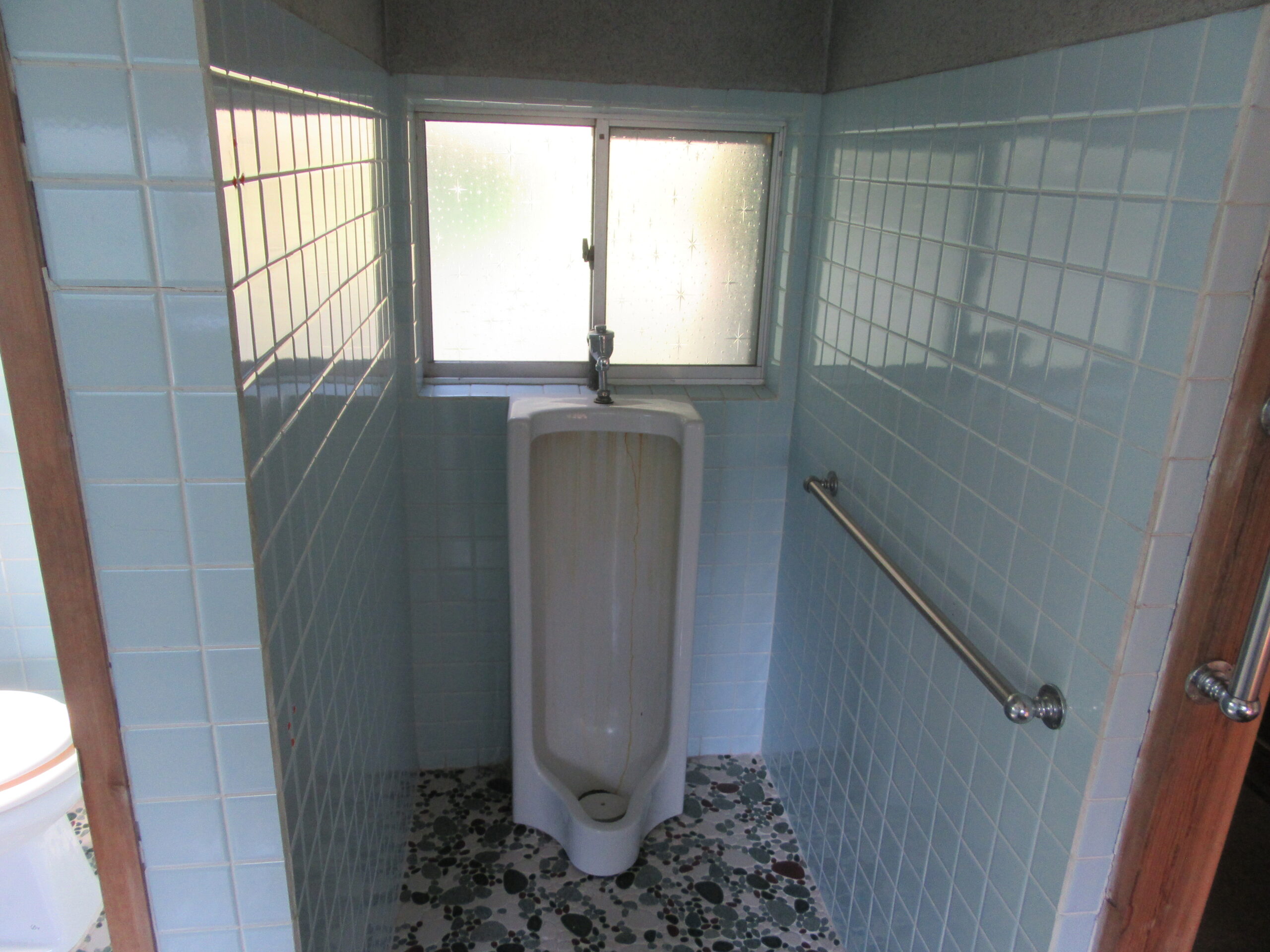 奥　男子トイレ